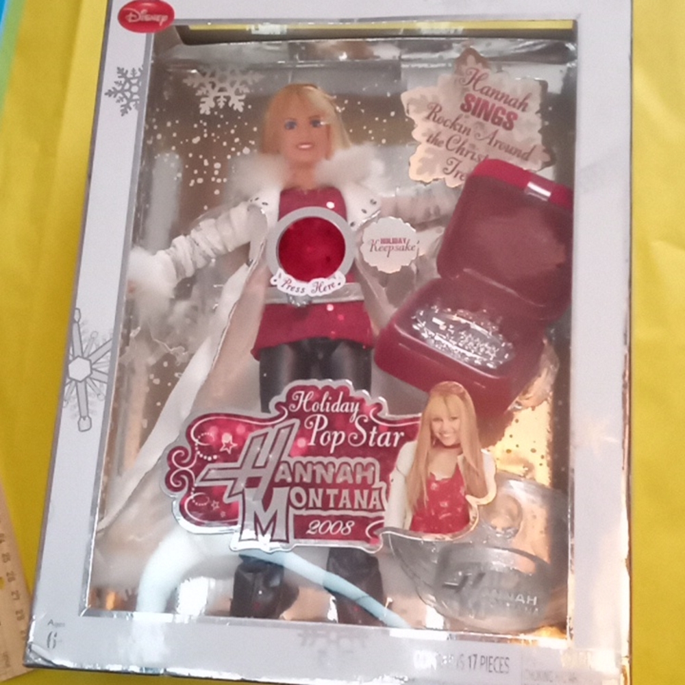 Hannah Montana 2008 Holiday Pop Star ⭐✨⭐ - Picture 2 of 12